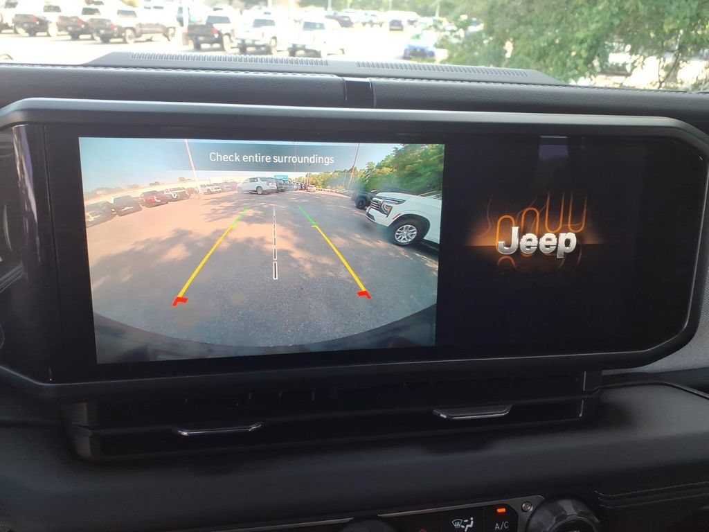 Used 2025 Jeep Wrangler Unlimited Sahara AWD/4WD image 21