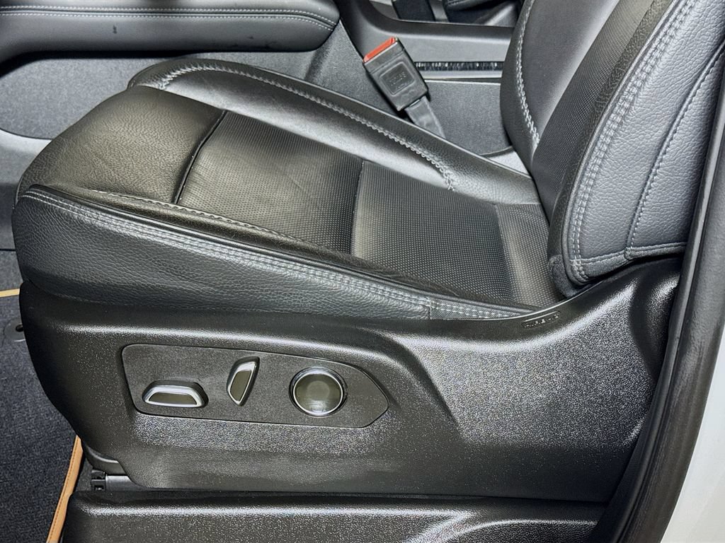 Certified 2025 GMC Yukon Denali AWD/4WD image 18