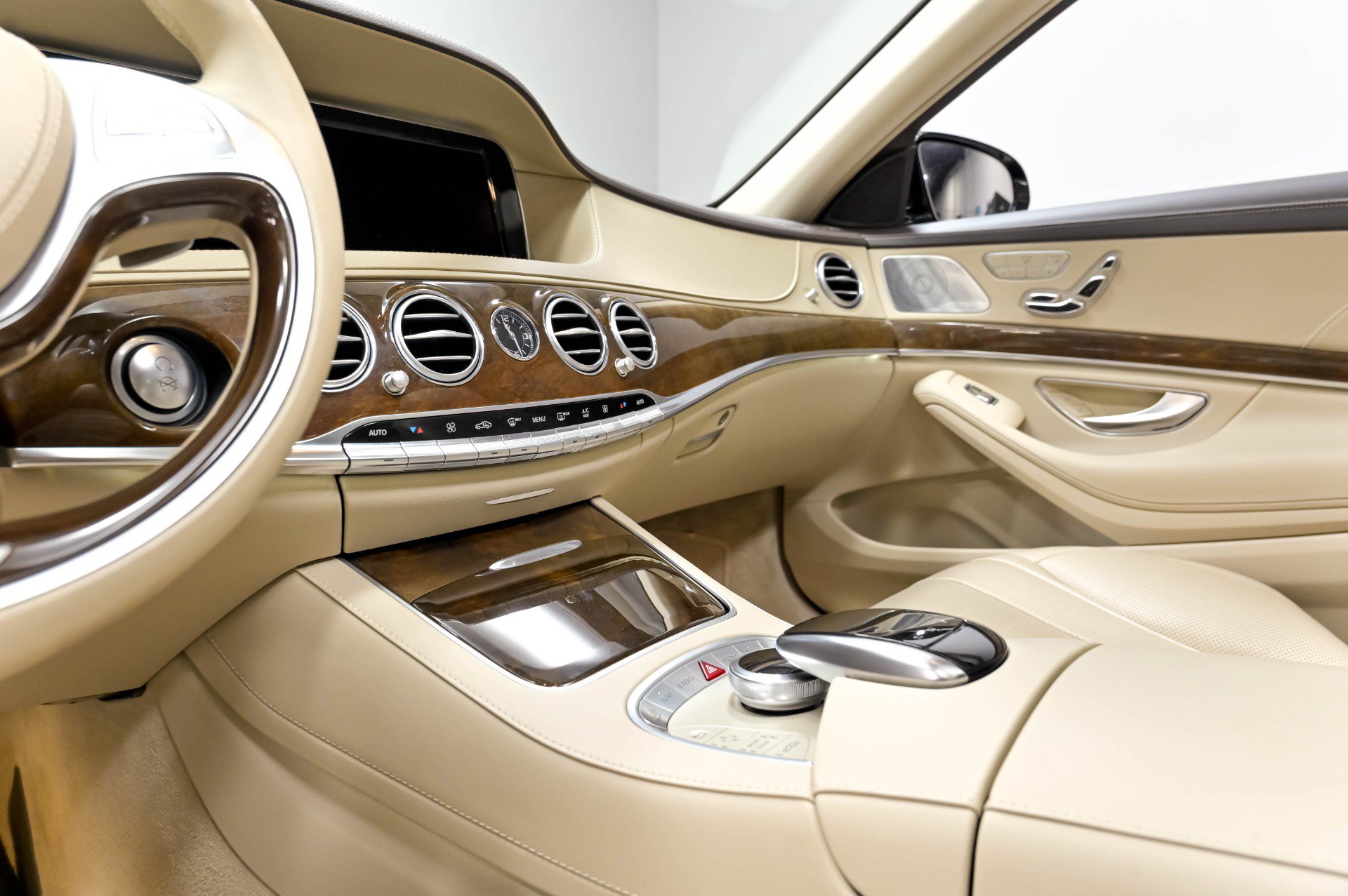 Used 2016 Mercedes-Benz S 550 4MATIC Sedan image 11