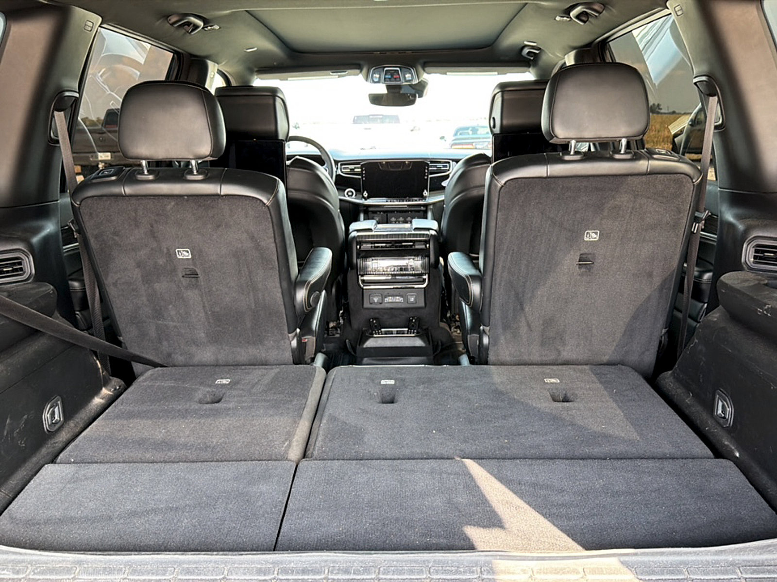 Used 2022 Jeep Wagoneer Series III w/ Premium Group I AWD/4WD image 15