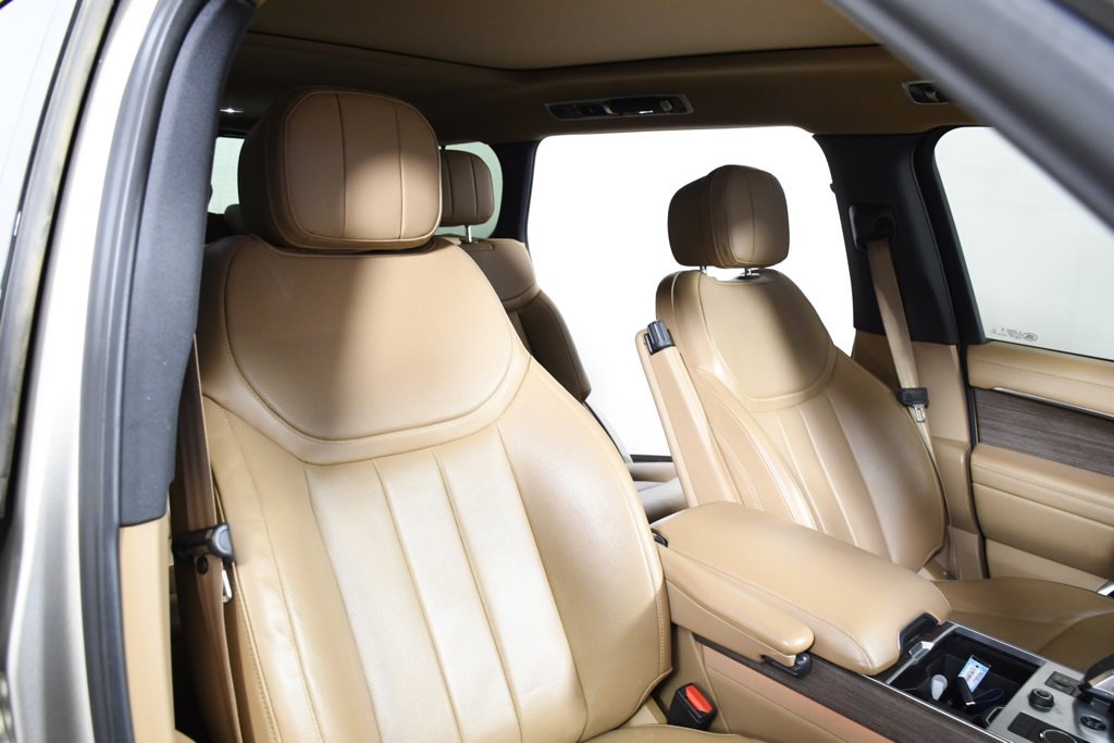 Used 2023 Land Rover Range Rover Long Wheelbase SE image 19