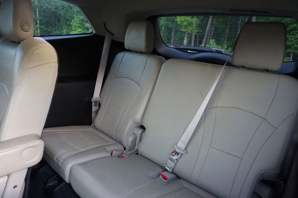 Used 2018 Buick Enclave Essence FWD image 16