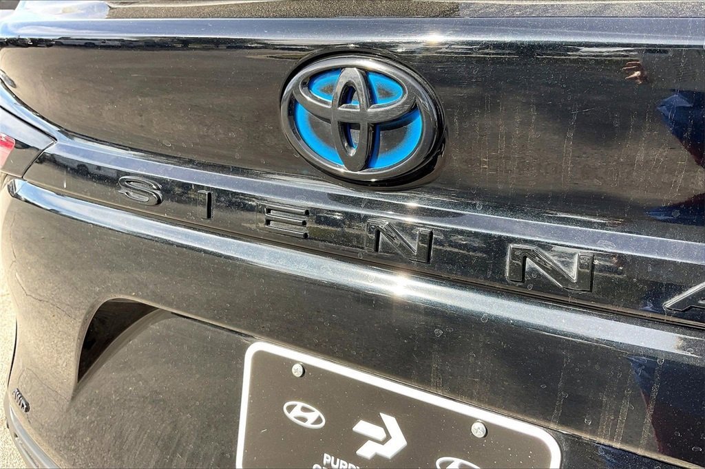 Used 2024 Toyota Sienna XSE image 11