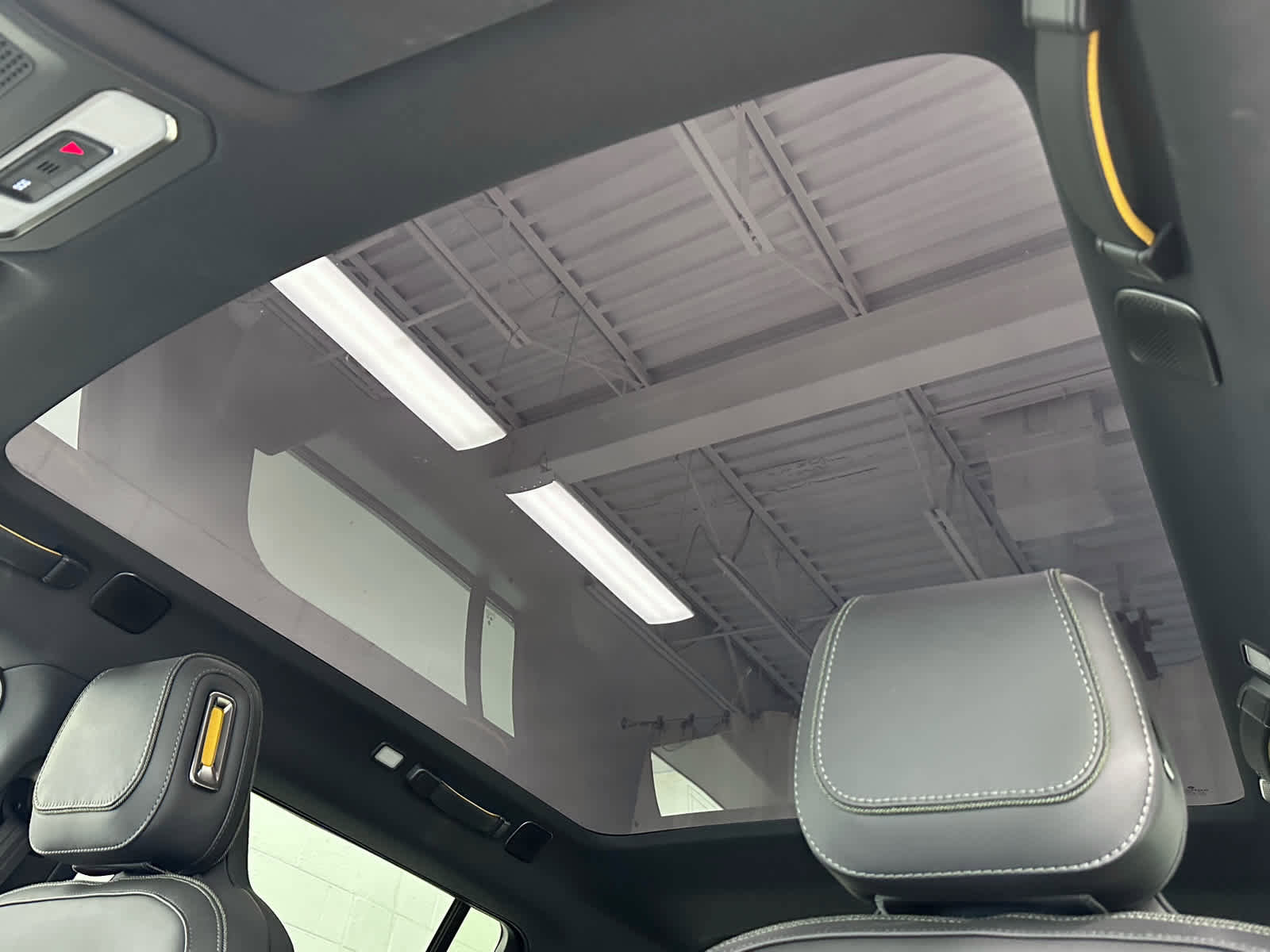 Used 2025 Rivian R1S Adventure image 37