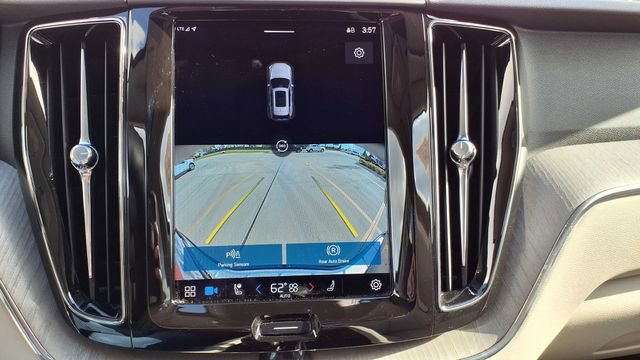 Certified 2023 Volvo XC60 B5 Plus w/ Climate Package image 28