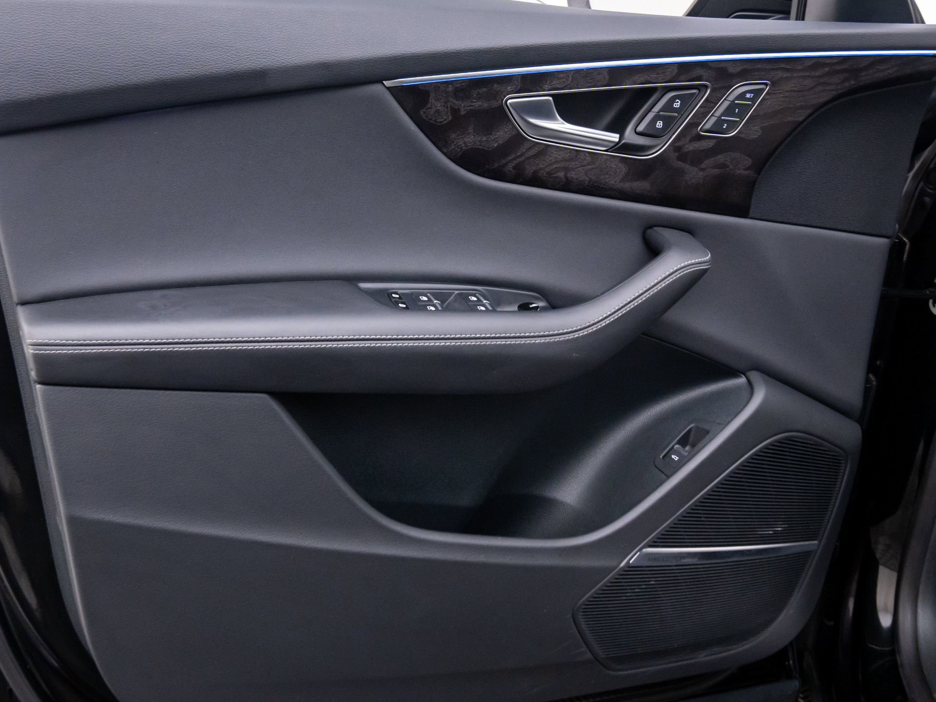 Used 2023 Audi Q8 Premium Plus image 12