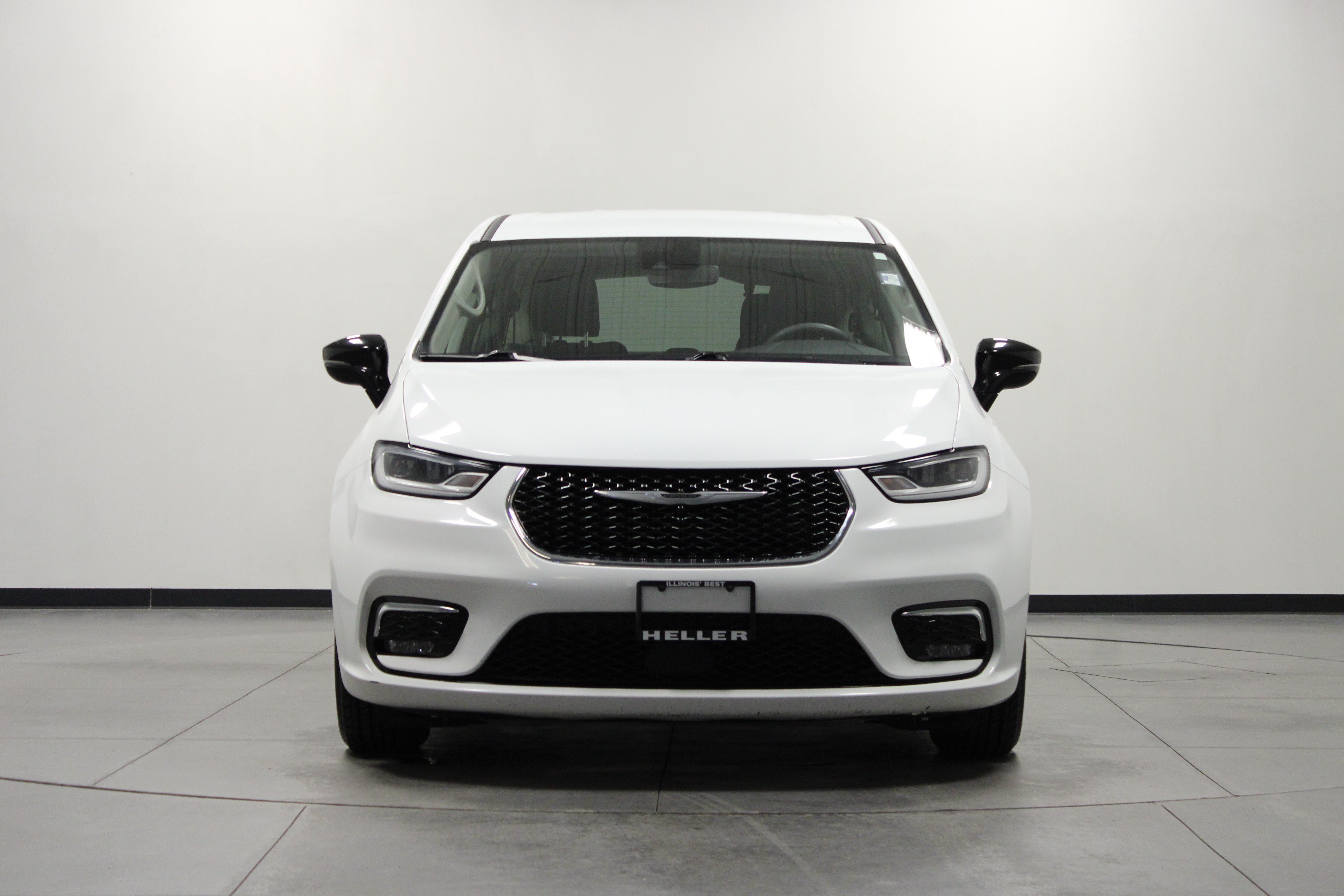Used 2024 Chrysler Pacifica Touring-L FWD image 9