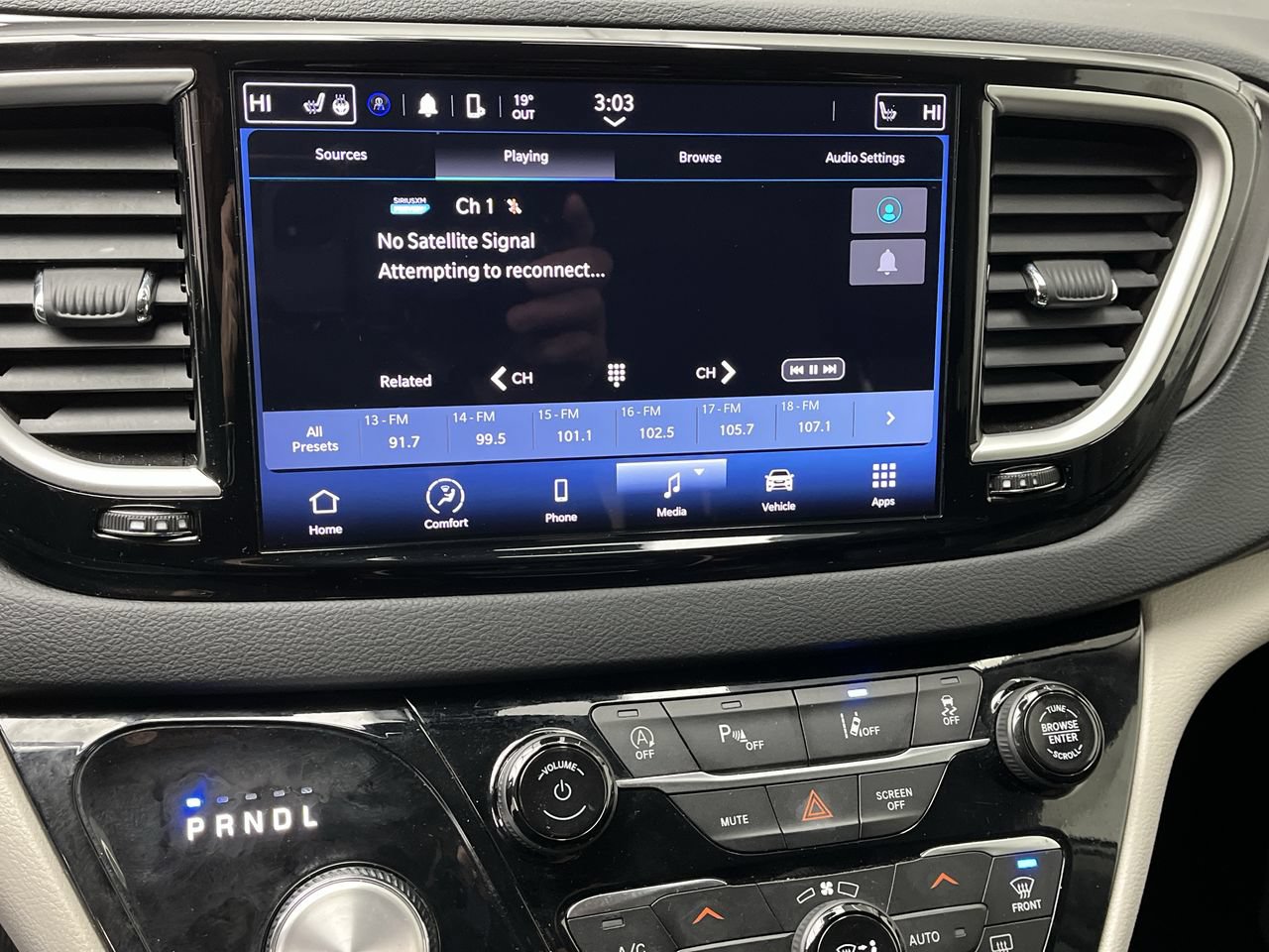 Used 2024 Chrysler Pacifica Touring-L FWD image 18