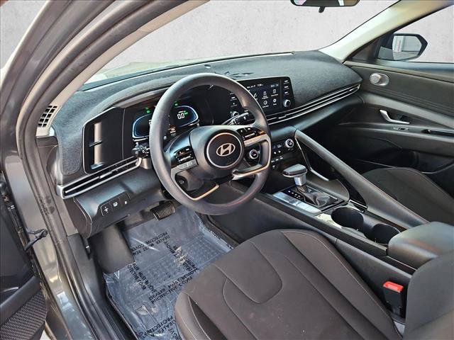 Used 2025 Hyundai Elantra Hybrid FWD image 10