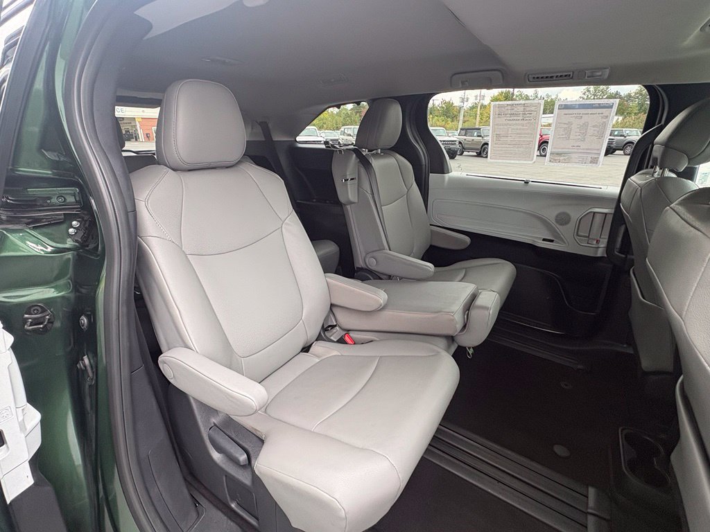 Used 2026 Toyota Sienna XLE FWD image 31