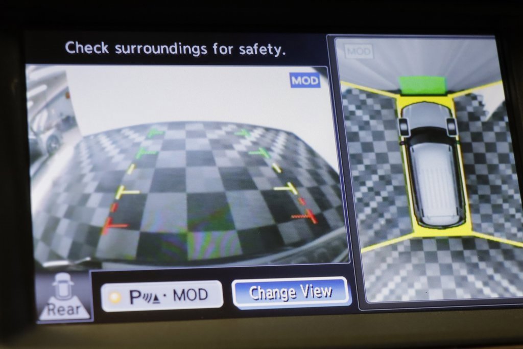 Used 2017 Nissan Armada Platinum w/ Interior Lighting Package image 11