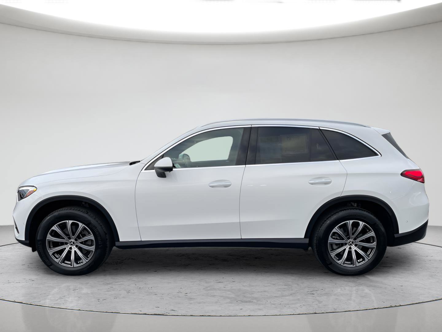 Used 2024 Mercedes-Benz GLC 300 4MATIC image 6