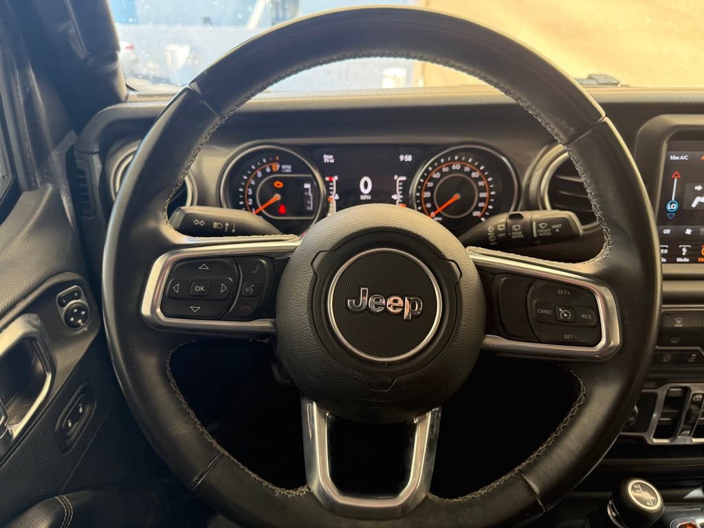 Used 2018 Jeep Wrangler Unlimited Sahara AWD/4WD image 16