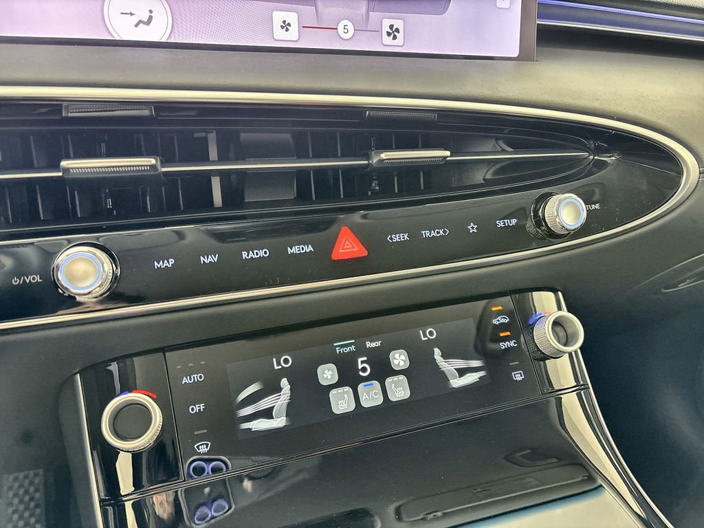 New 2026 Genesis GV70 2.5T AWD/4WD image 16