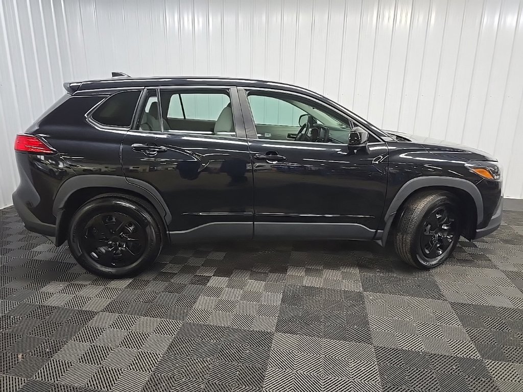 Used 2022 Toyota Corolla Cross L AWD/4WD image 2