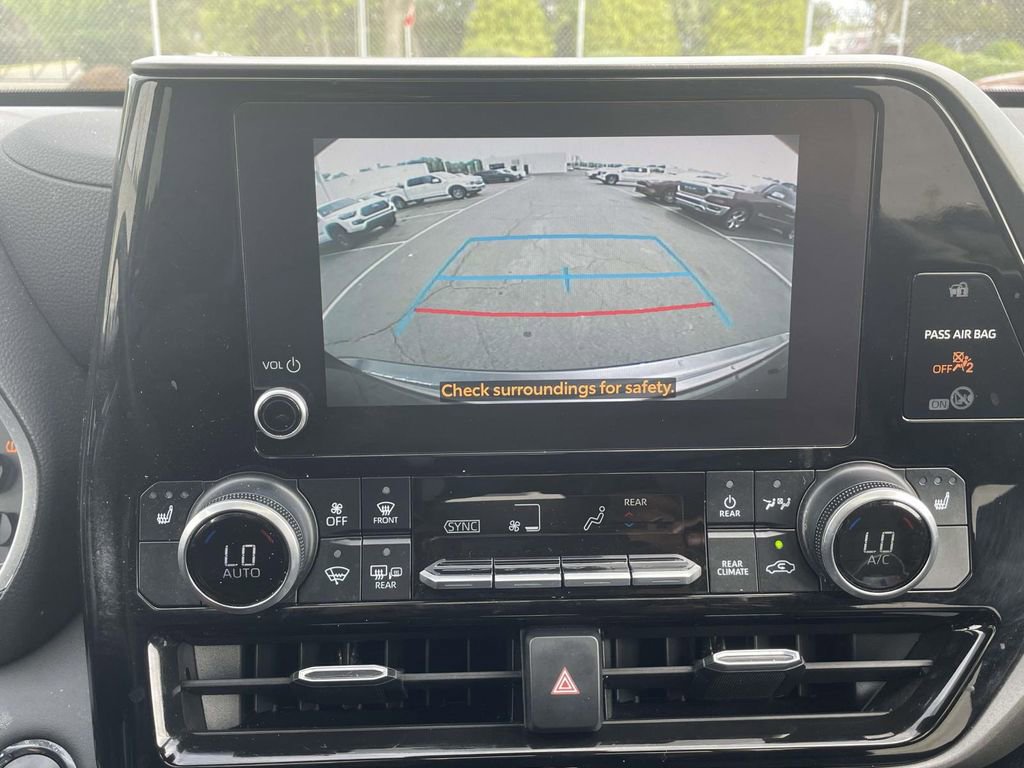 Used 2023 Toyota Highlander XLE image 36