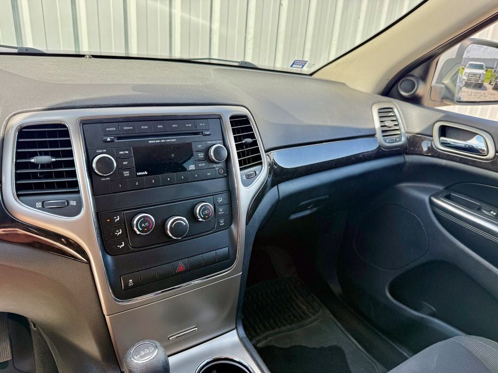 Used 2012 Jeep Grand Cherokee Laredo w/ Laredo E Group AWD/4WD image 18