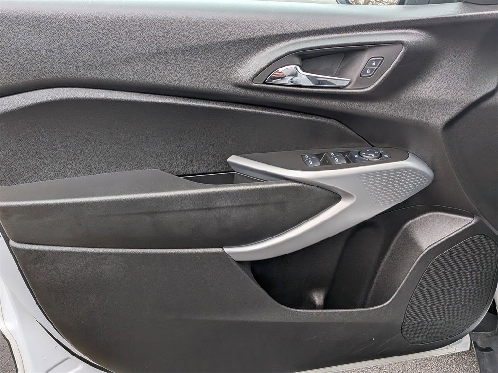 Used 2024 Chevrolet Trax LS w/ LS Convenience Package image 9