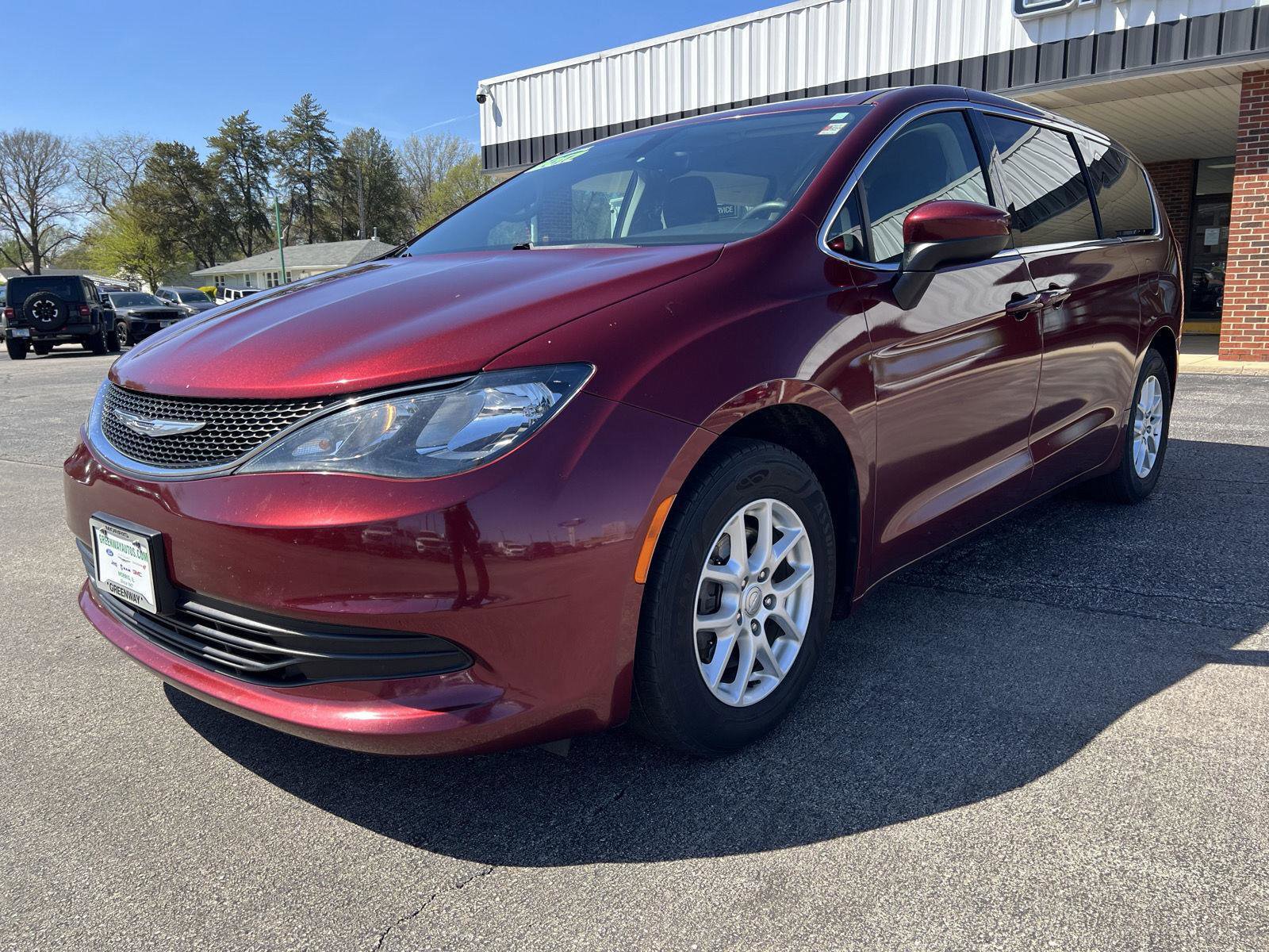 Used 2017 Chrysler Pacifica Touring image 9