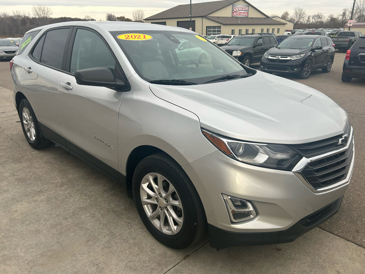 Used 2021 Chevrolet Equinox LS w/ LS Convenience Package image 3