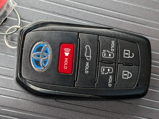 Used 2025 Toyota Sienna XLE FWD image 31