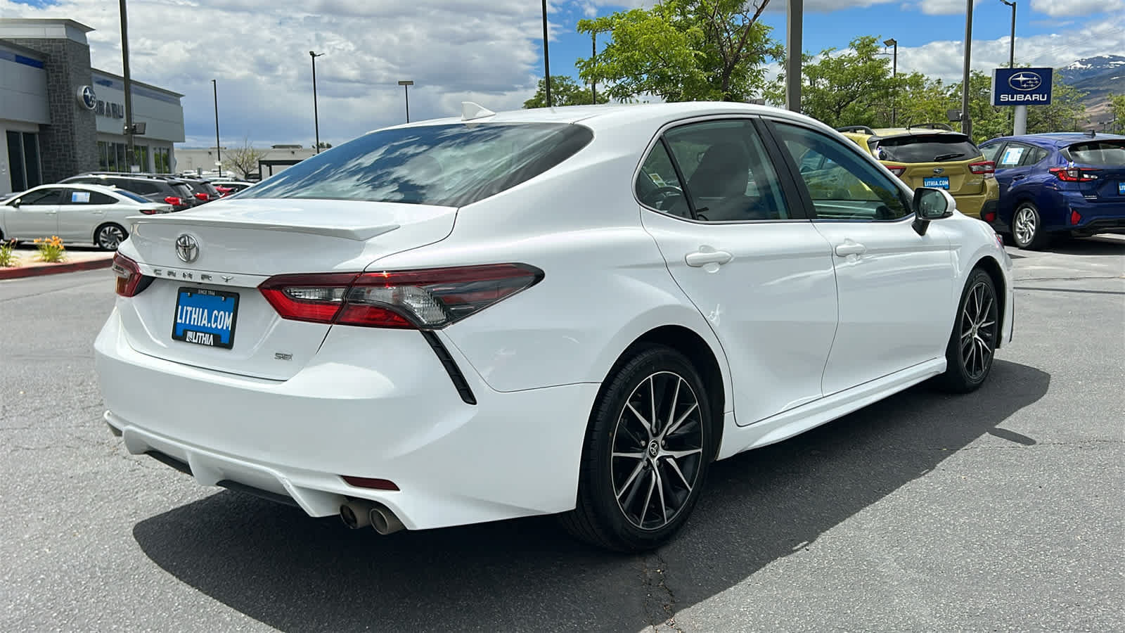 Used 2022 Toyota Camry SE FWD image 5