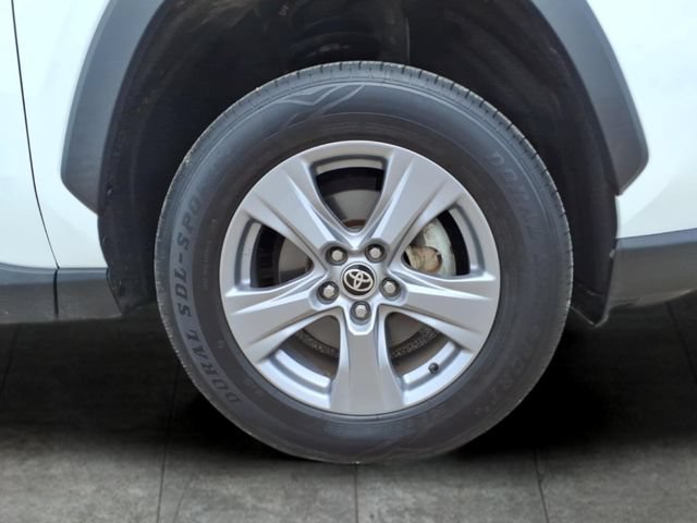Used 2022 Toyota RAV4 XLE AWD/4WD image 9