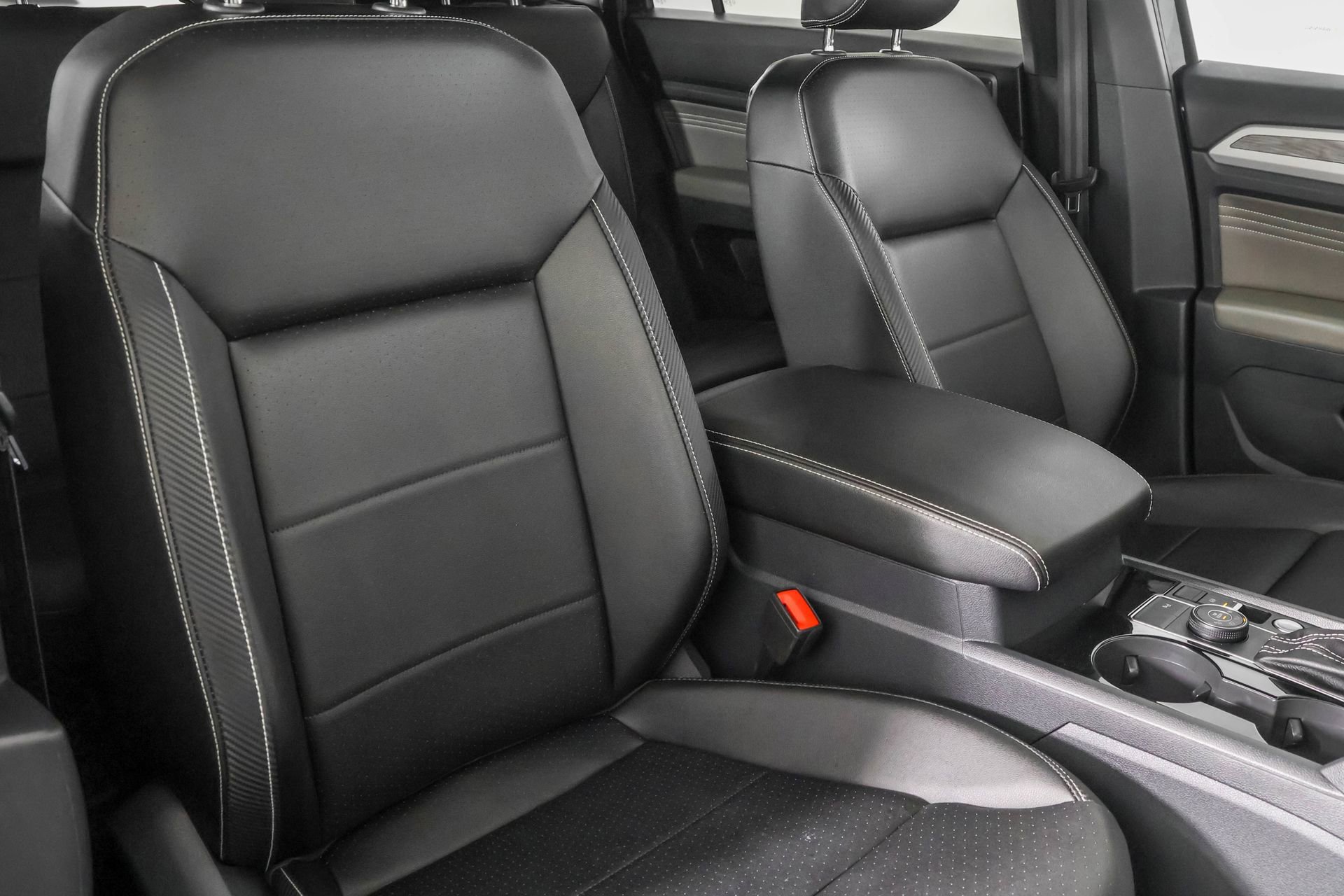 Used 2023 Volkswagen Atlas Cross Sport SE w/ Black Wheel Package AWD/4WD image 45