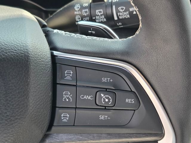 Used 2025 Jeep Grand Cherokee Limited w/ Black Appearance Package AWD/4WD image 22