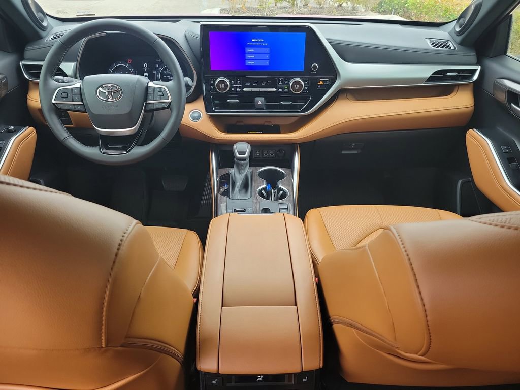 Used 2023 Toyota Highlander Platinum image 21