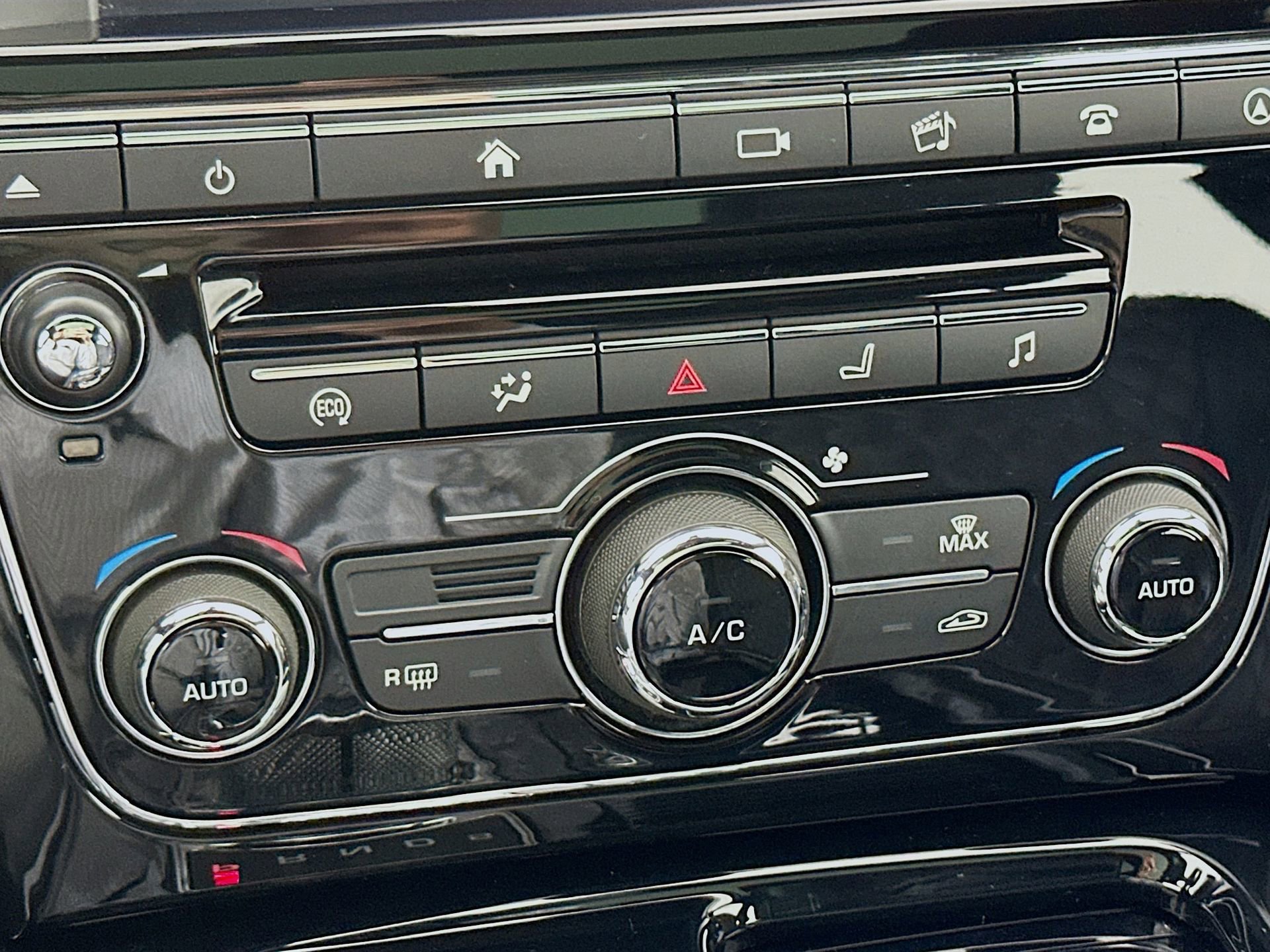 Used 2016 Jaguar XJ L Supercharged image 21