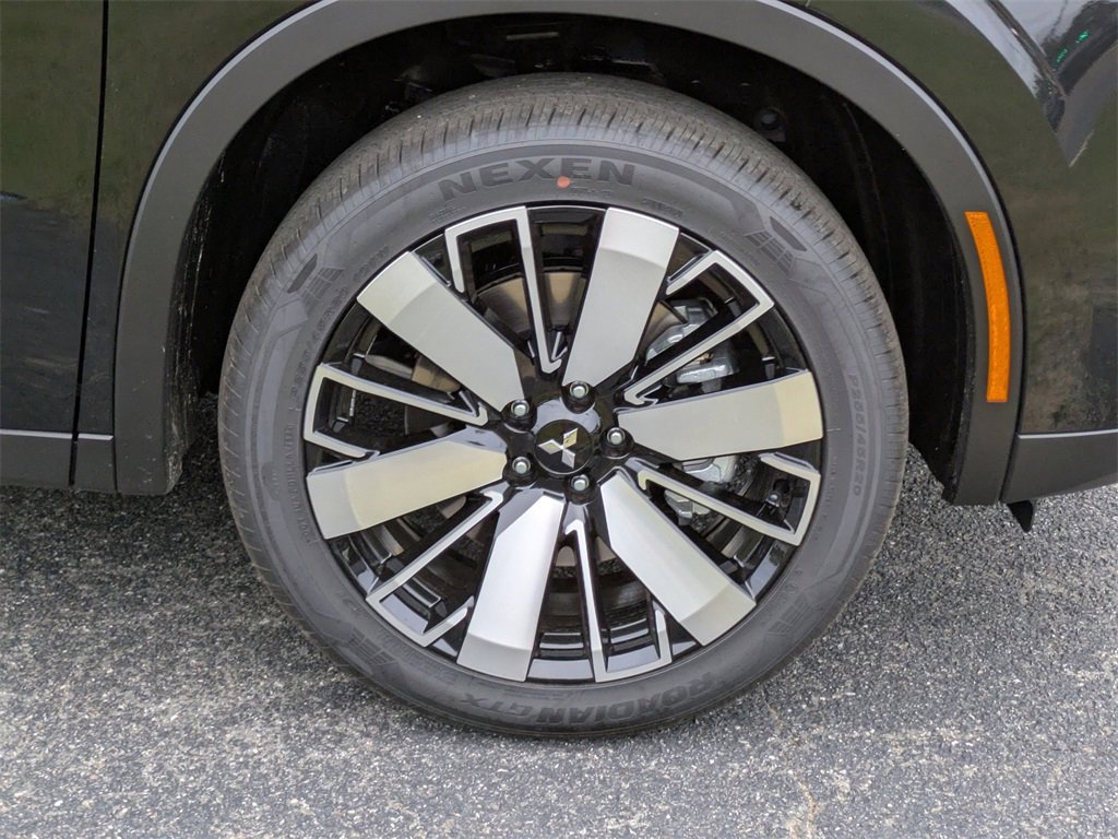 New 2025 Mitsubishi Outlander SE image 11