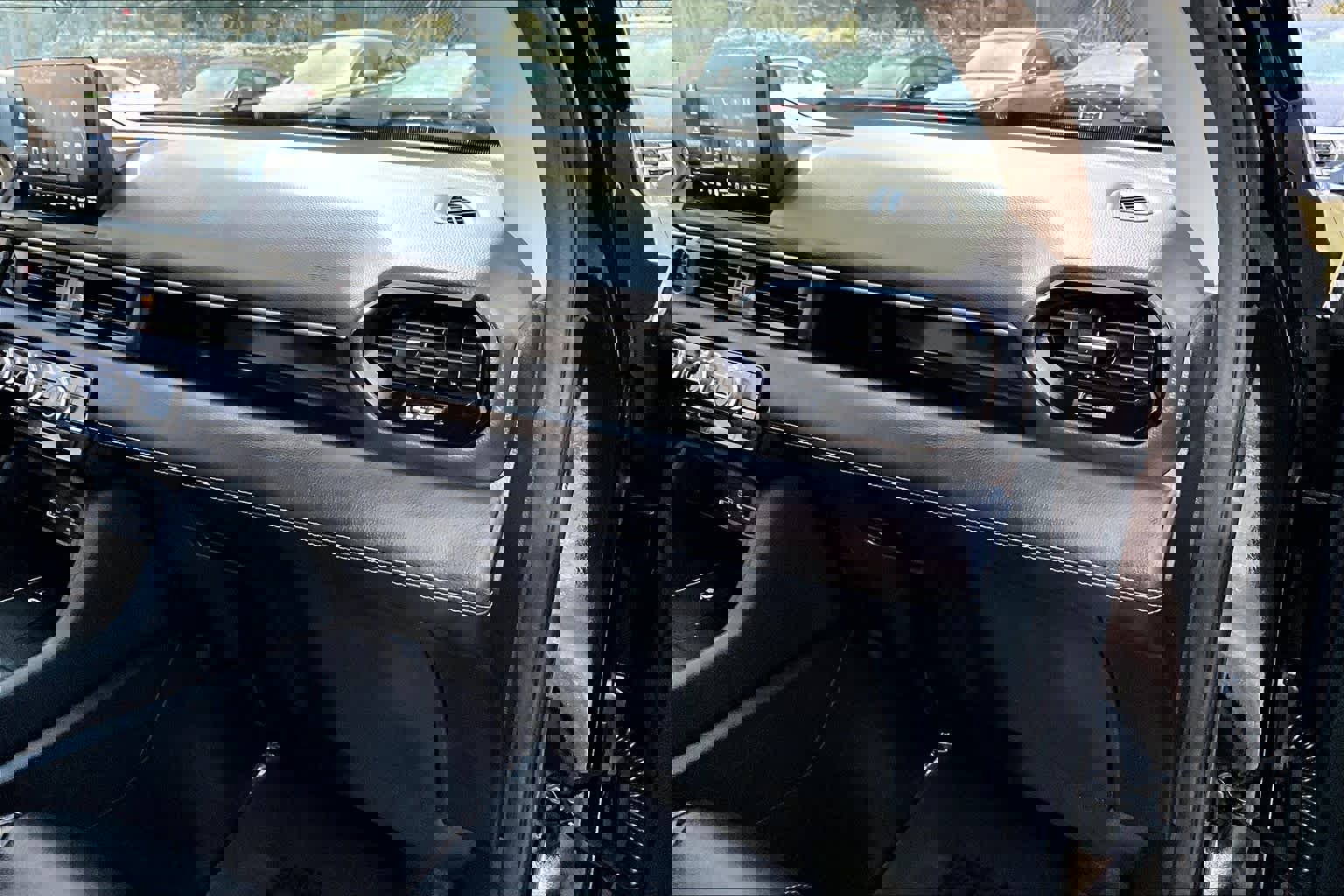 Used 2025 Honda Pilot EX-L image 18