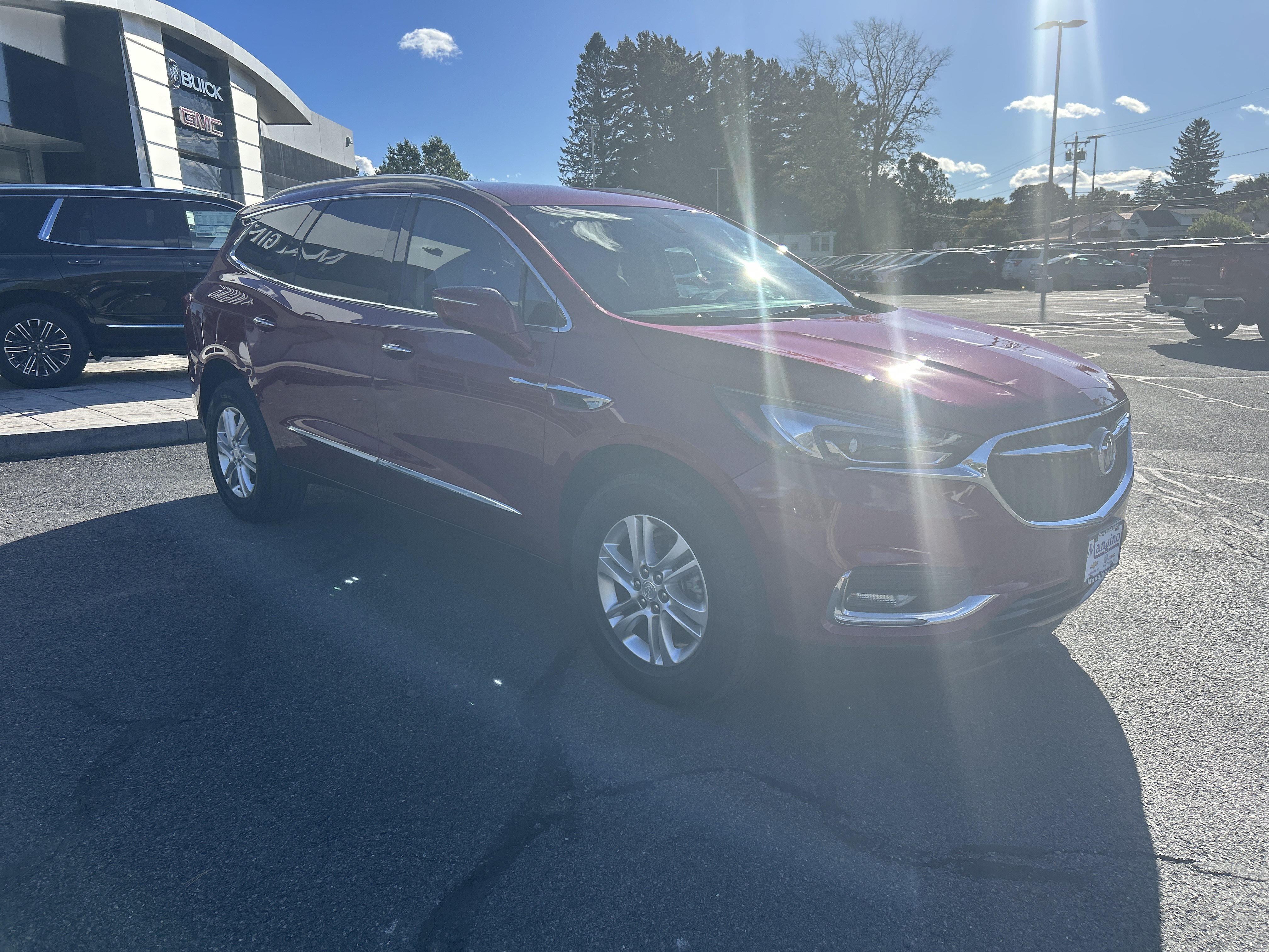 Used 2021 Buick Enclave Essence w/ Sound and Sites Package AWD/4WD image 14