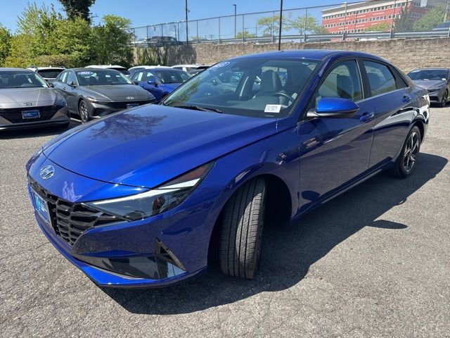 Certified 2023 Hyundai Elantra Limited w/ Cargo Package FWD image 3