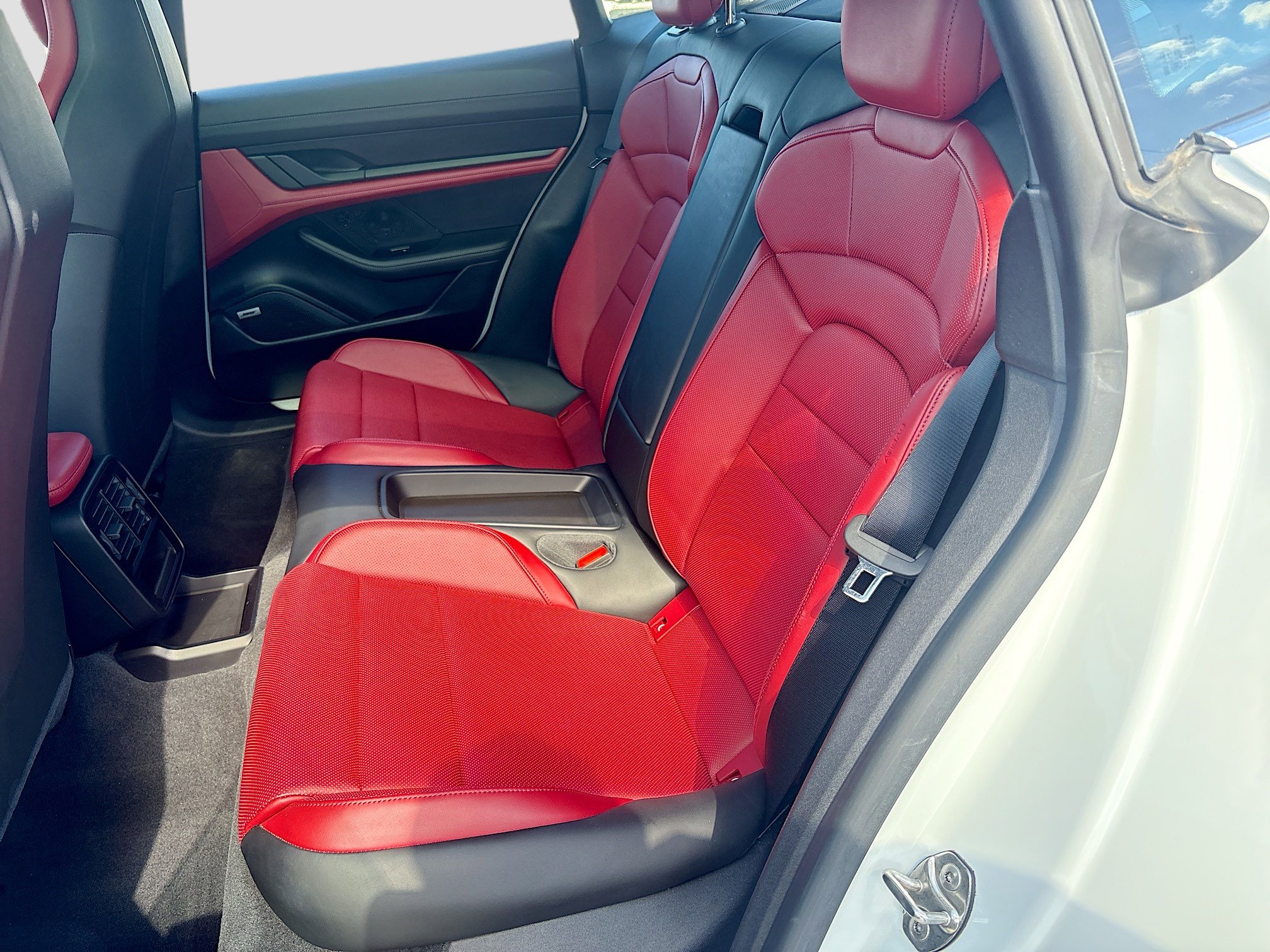 Used 2021 Porsche Taycan 4S image 23