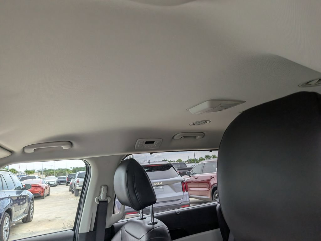Used 2024 Kia Carnival EX FWD image 22
