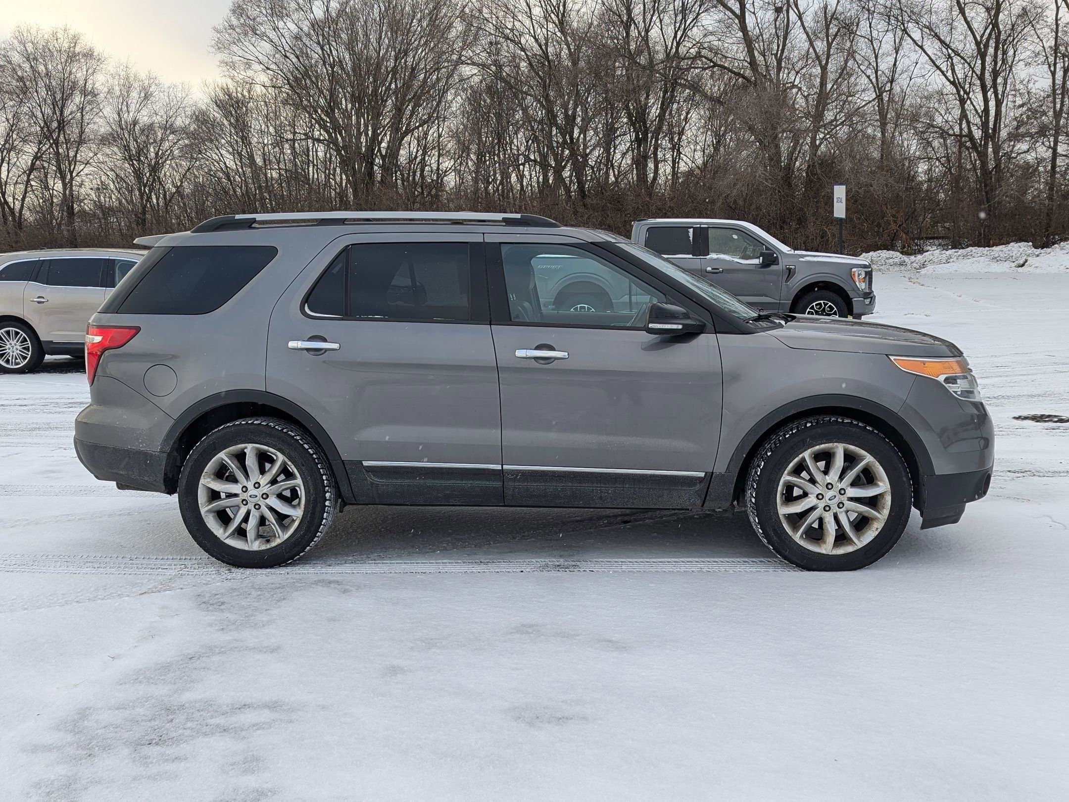Used 2014 Ford Explorer XLT w/ Equipment Group 202A image 6
