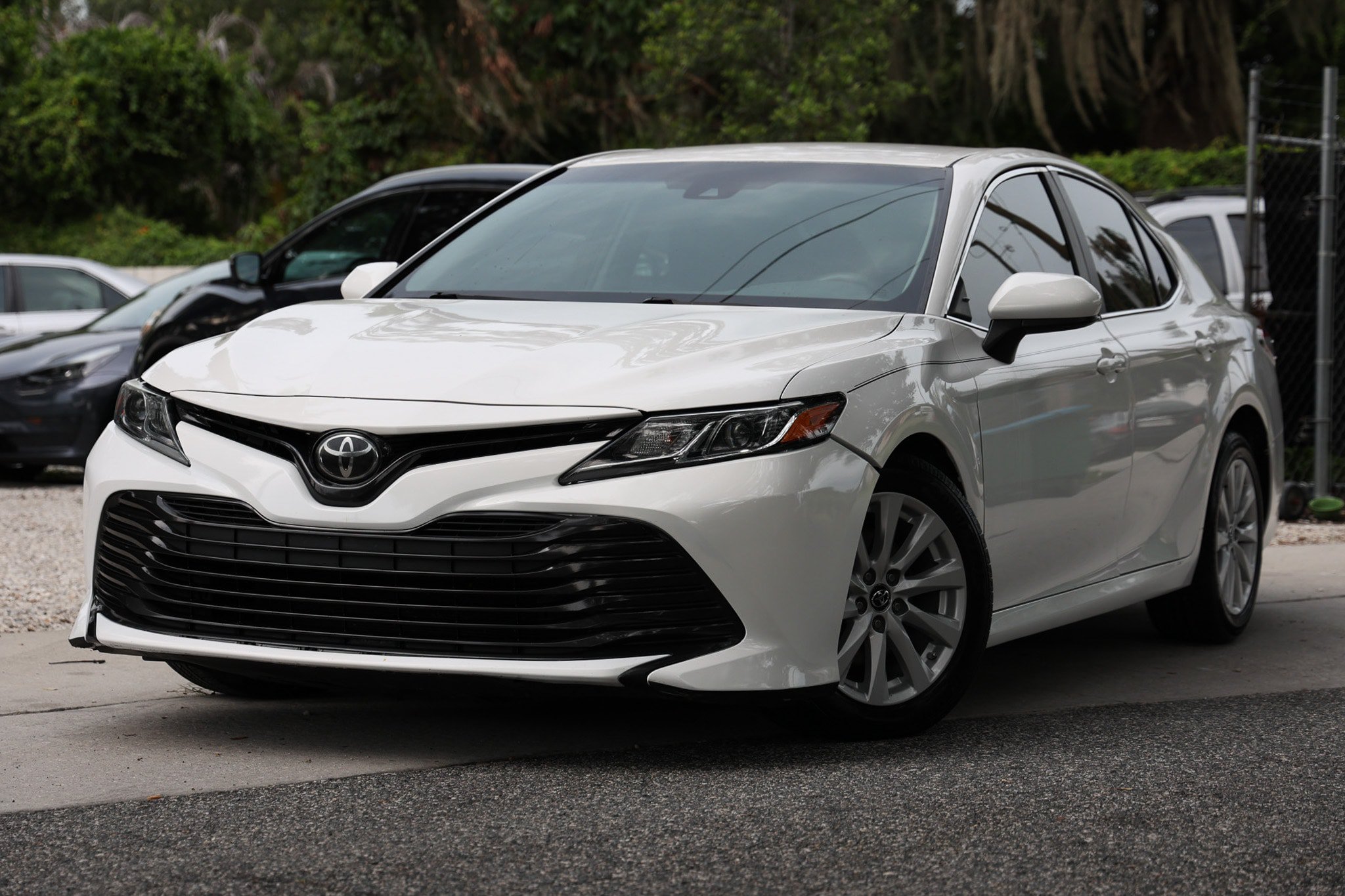 Used 2018 Toyota Camry LE FWD image 1