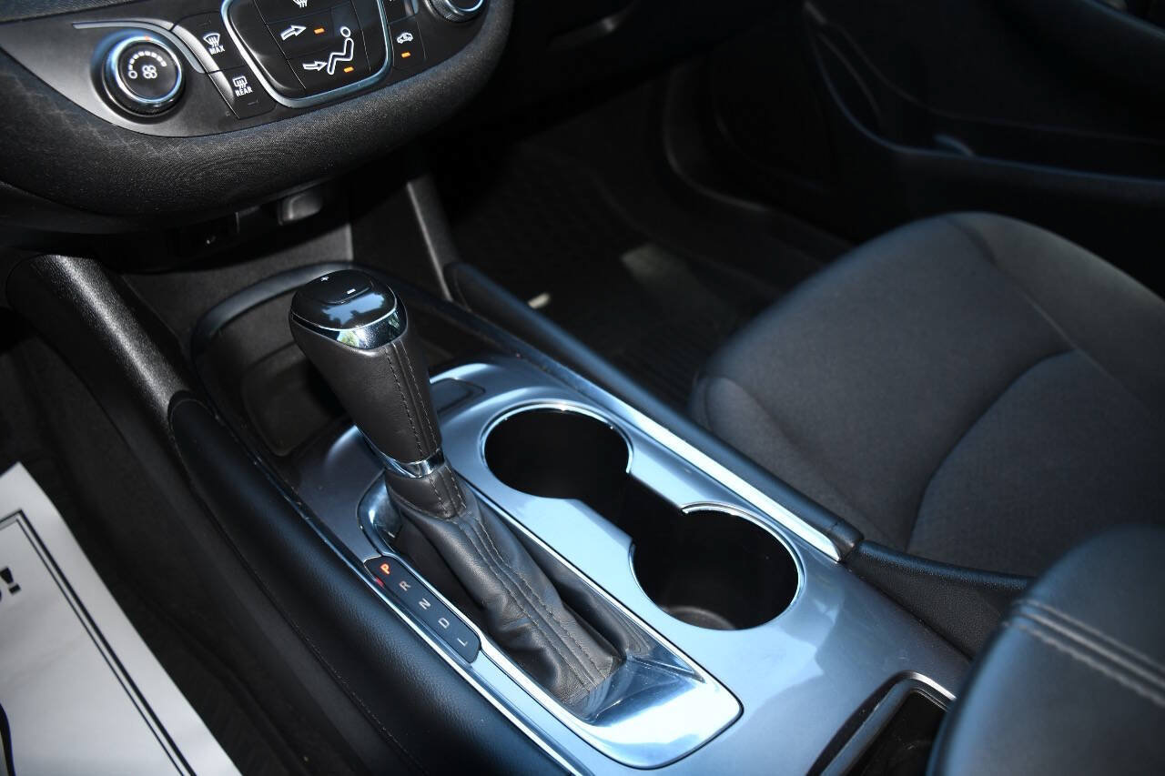 Used 2018 Chevrolet Malibu LT FWD image 40