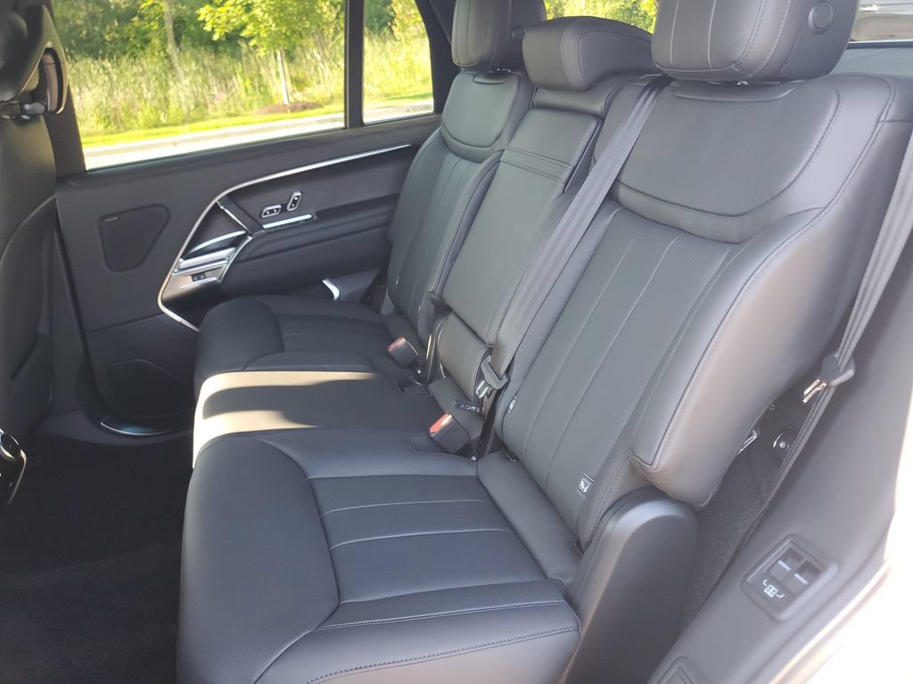 New 2026 Land Rover Range Rover Long Wheelbase SE AWD/4WD image 29