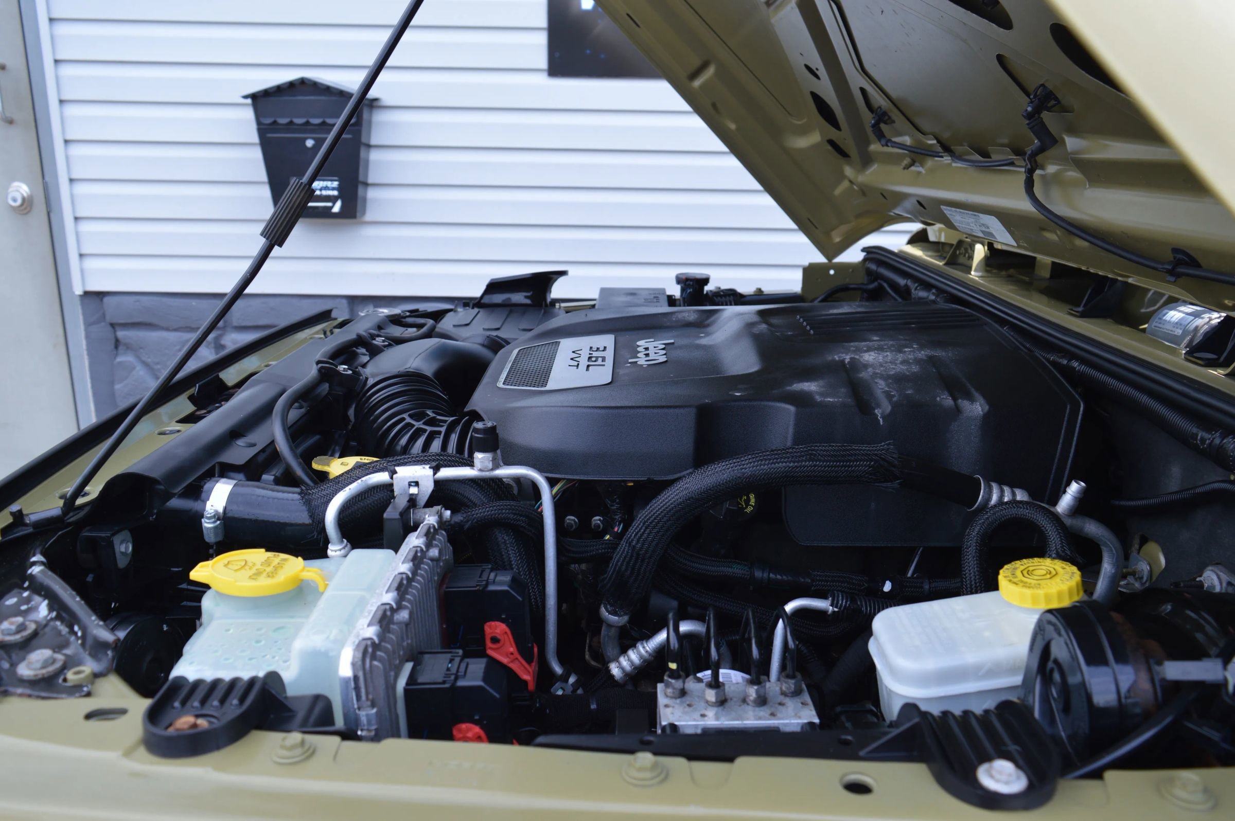 Used 2013 Jeep Wrangler Unlimited Sport w/ Connectivity Group image 37