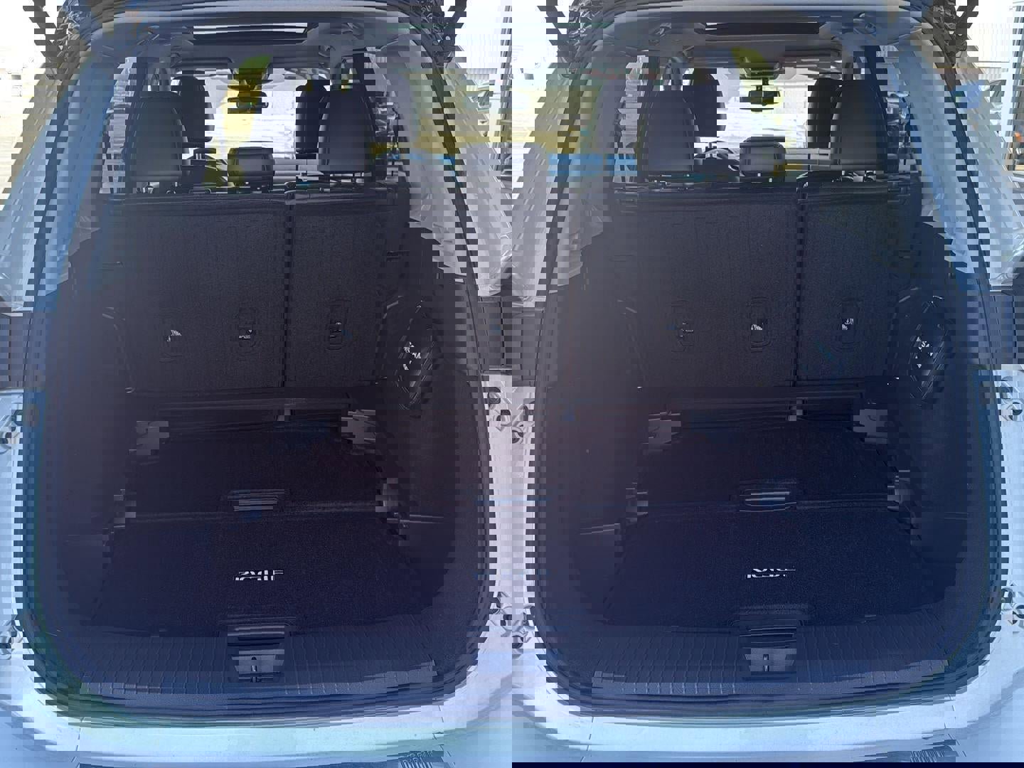 Used 2024 Nissan Rogue Platinum image 4