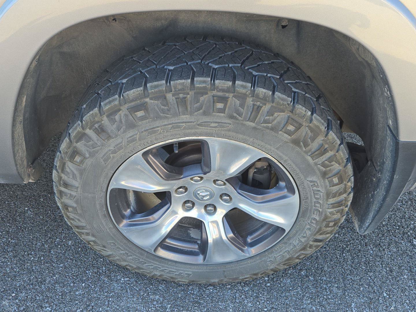 Used 2019 RAM 1500 Laramie AWD/4WD image 11