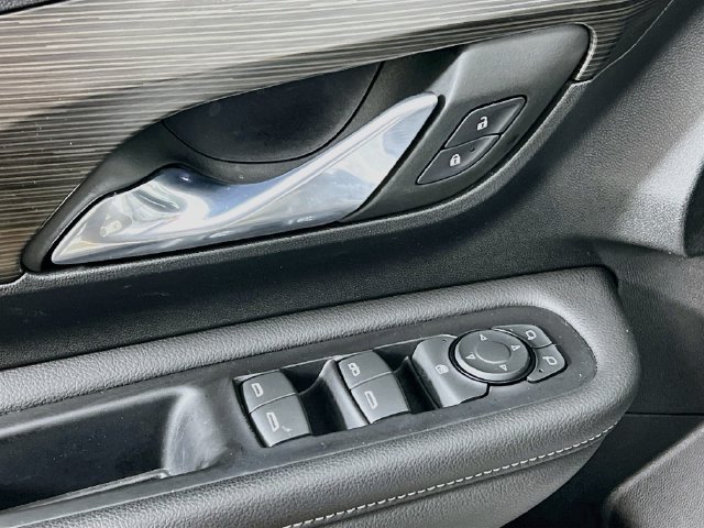 Used 2023 GMC Terrain SLE FWD image 9