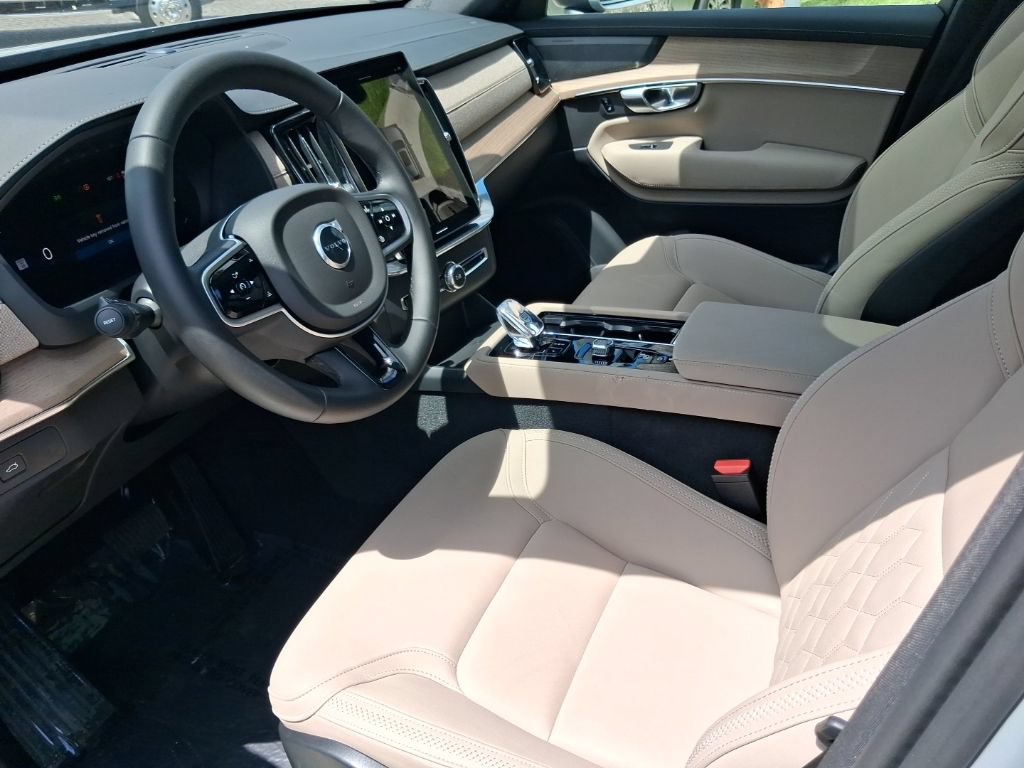Certified 2026 Volvo XC90 B6 Plus AWD/4WD image 13