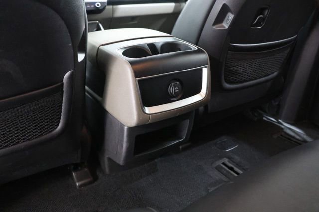 Used 2025 Kia Carnival image 32