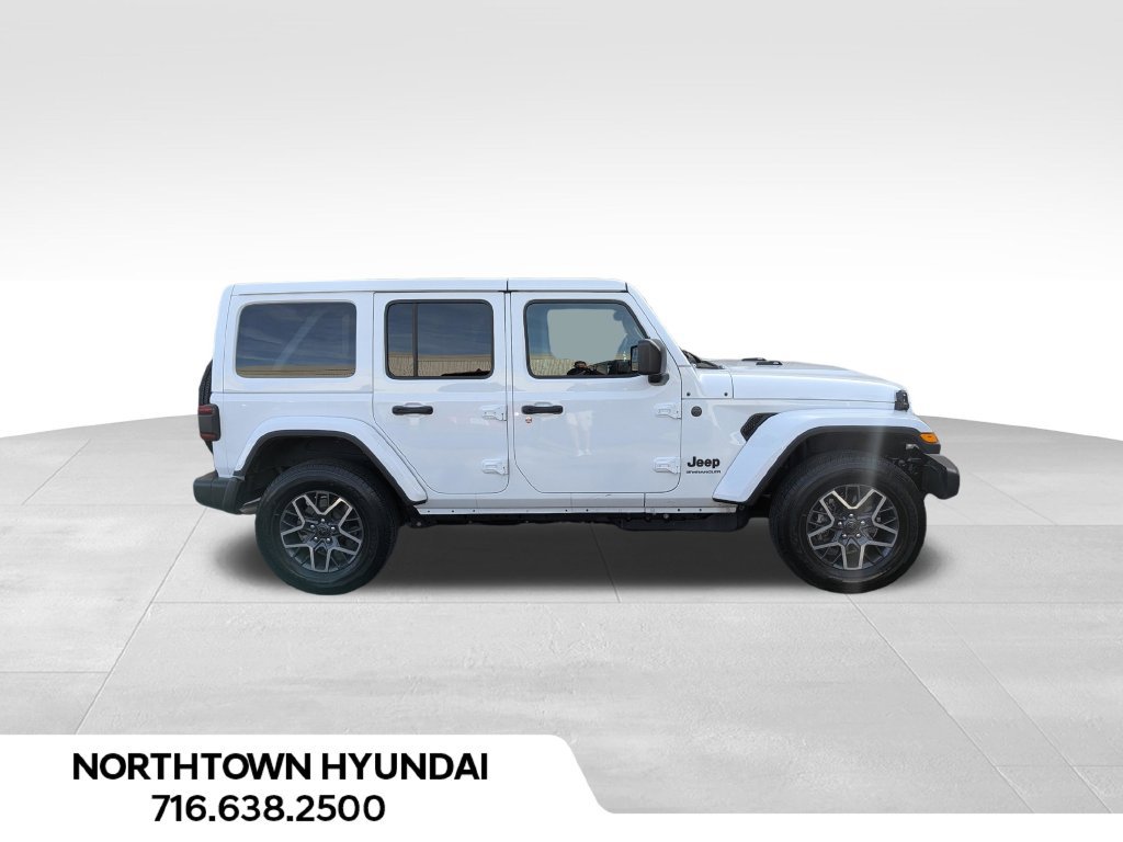 Used 2026 Jeep Wrangler Unlimited Sahara AWD/4WD image 11