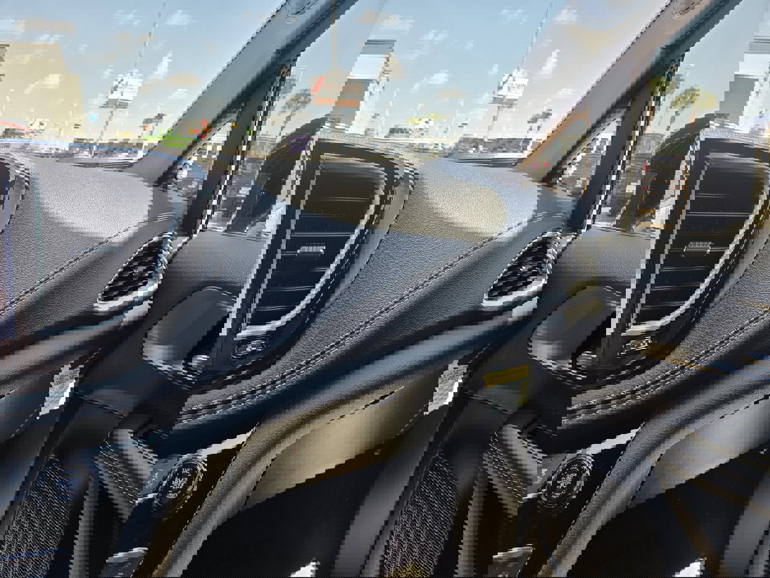 New 2026 Chrysler Pacifica Select image 31