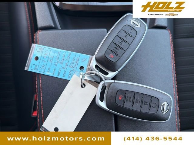 Used 2025 Nissan Rogue SV image 17